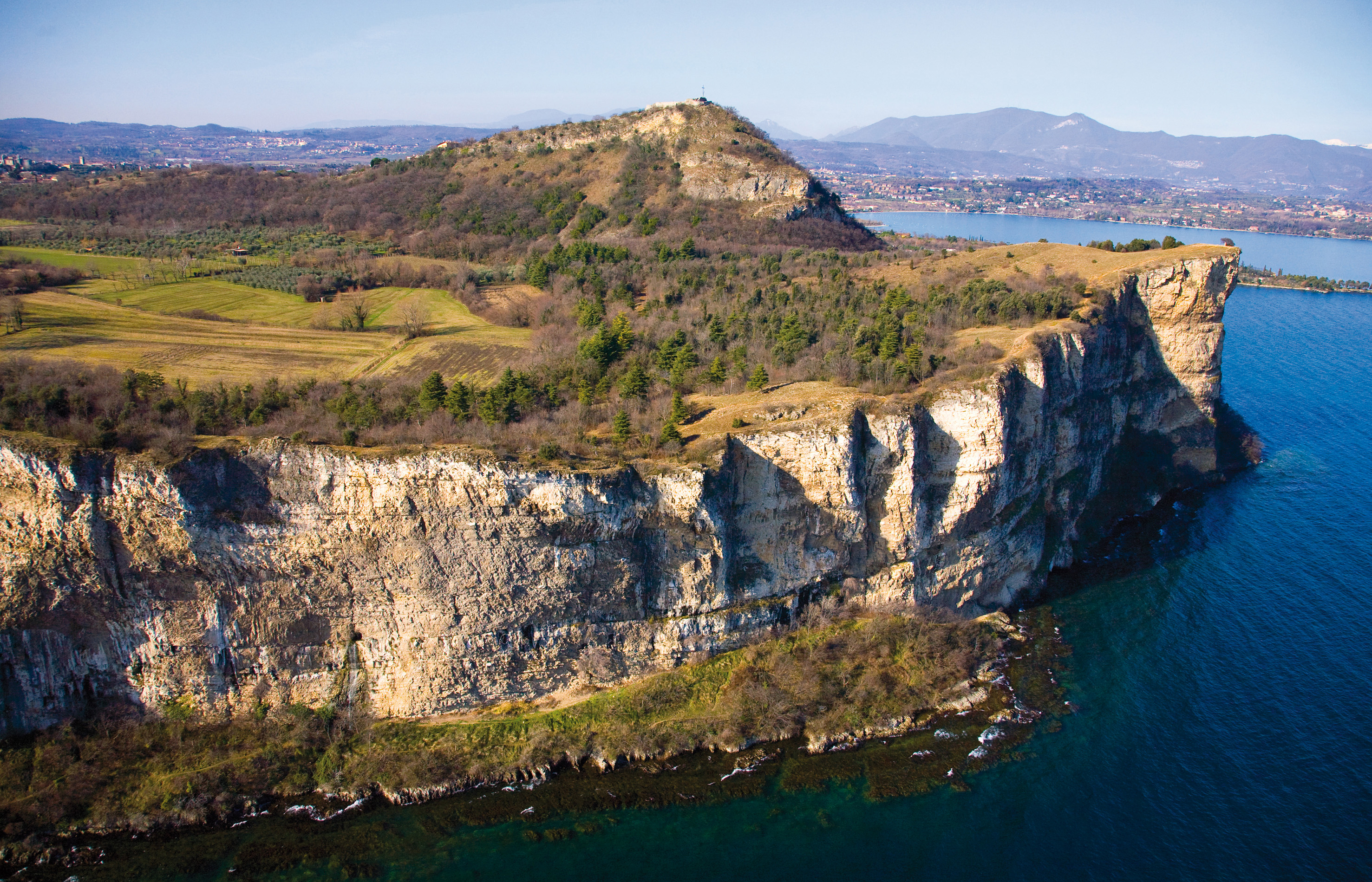 Piante e fiori della riserva naturale della Rocca di Manerba del Garda –  GardaCanyon.it