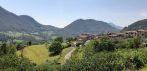 Costa di Gargnano: panorami dalle 3 croci e erbe da degustare